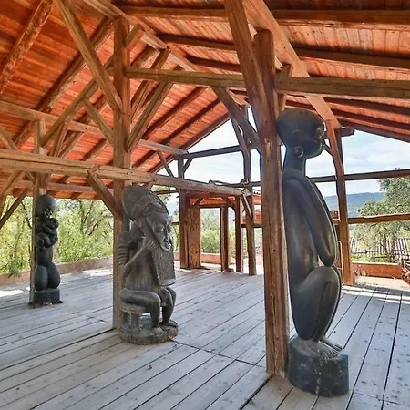 Penzion Happy Trimurti Cogolin